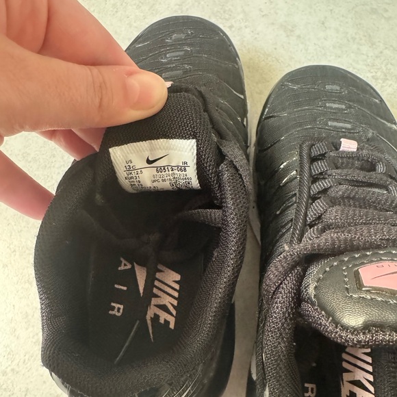 Little girls Nike Air Trainers. Size 13 - Picture 5 of 5